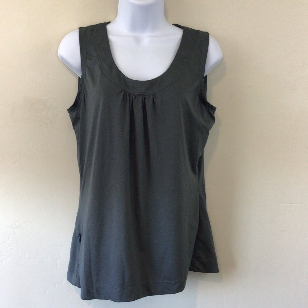 3/$10💕 Isis Gray Athletic Tank Top With a Small Zip Side Pocket